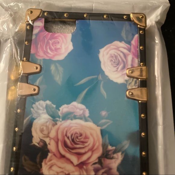 NWT IPHONE 6, 7, 8, and SE CASE WITH FLORAL PRINT - Picture 6 of 9